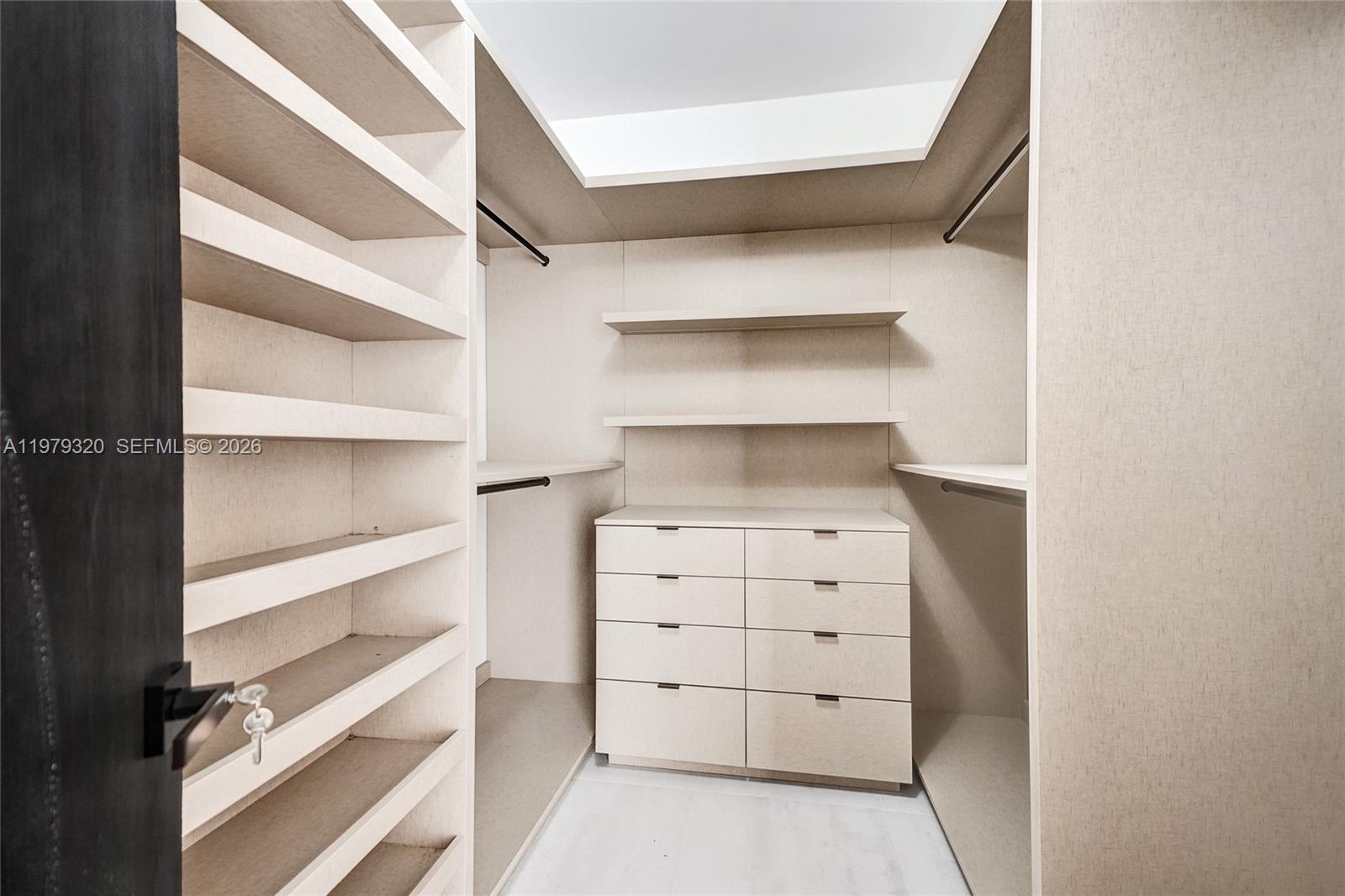 3530 Mystic Pointe Dr #415 Aventura, FL 33180