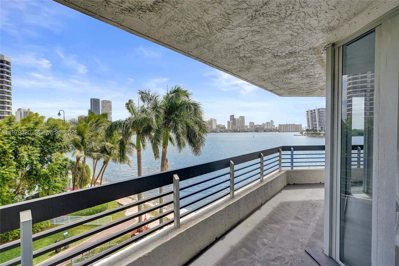 3530 Mystic Pointe Dr #415 Aventura, FL 33180