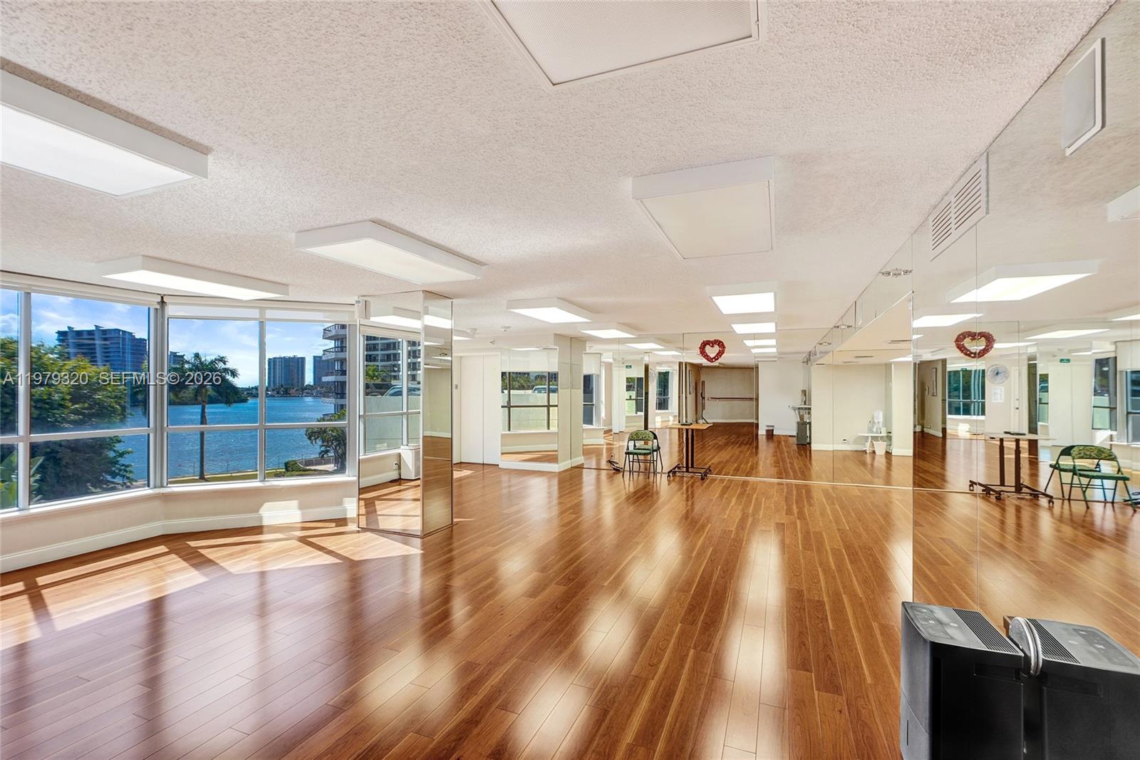 3530 Mystic Pointe Dr #415 Aventura, FL 33180