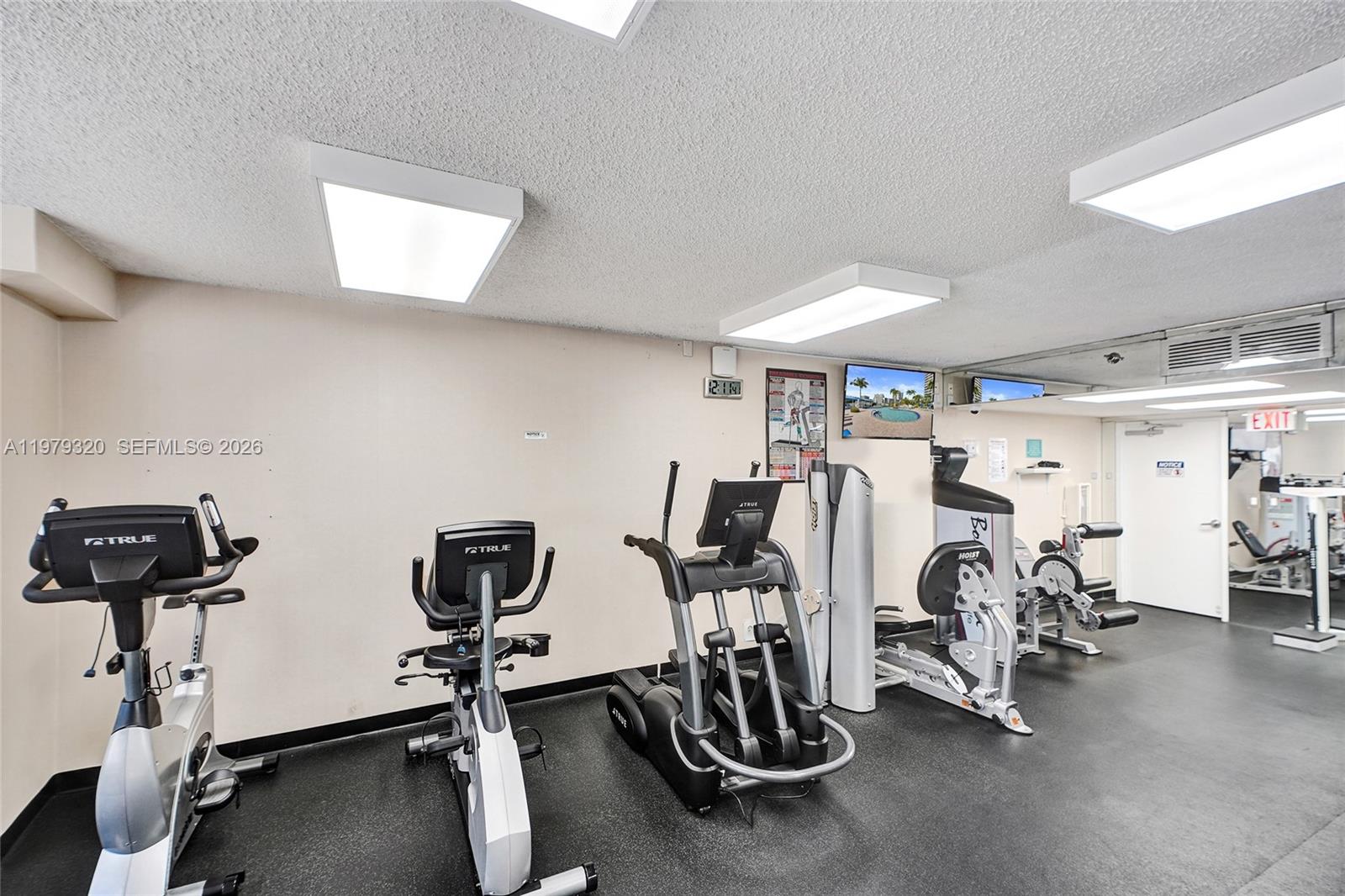 3530 Mystic Pointe Dr #415 Aventura, FL 33180