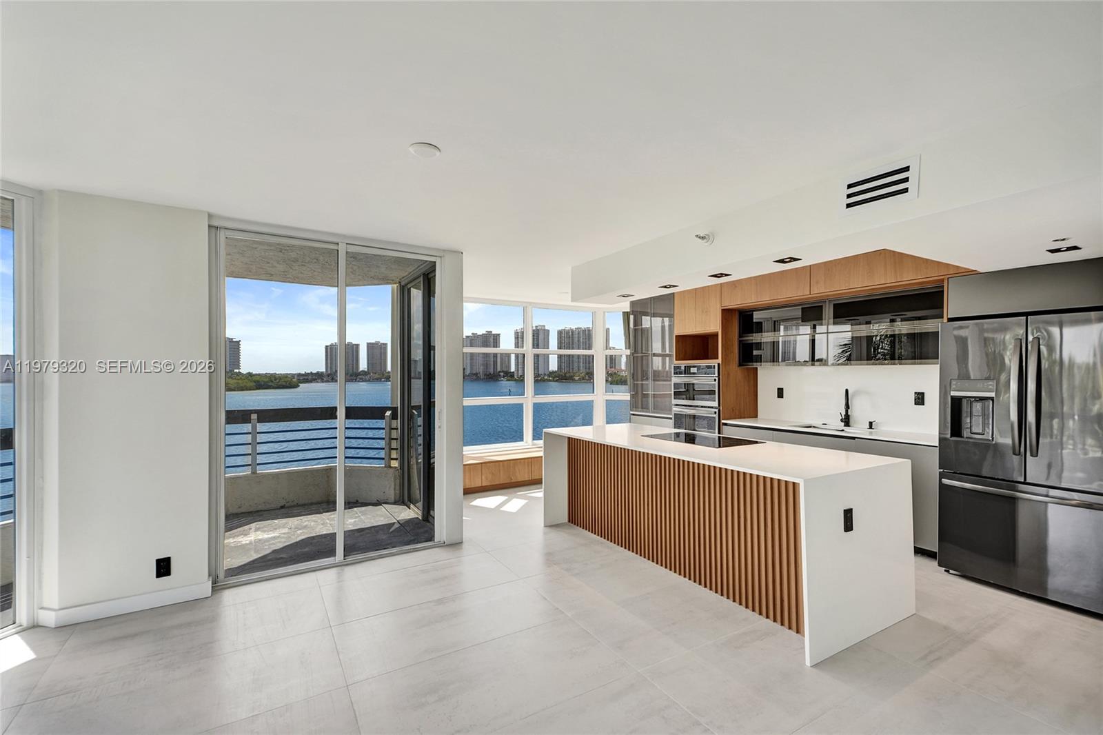 3530 Mystic Pointe Dr #415 Aventura, FL 33180