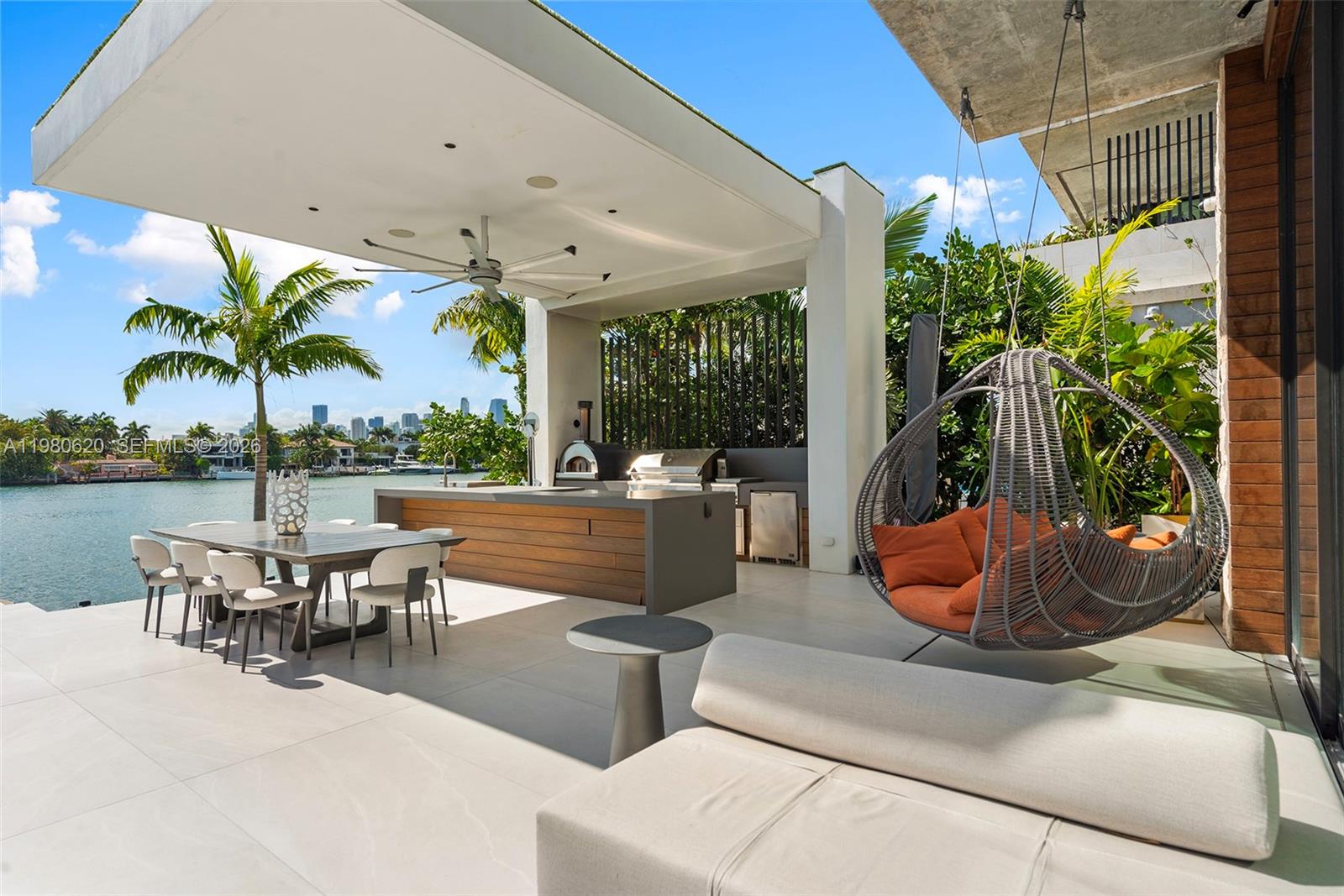 310 S Hibiscus Dr Miami Beach, FL 33139