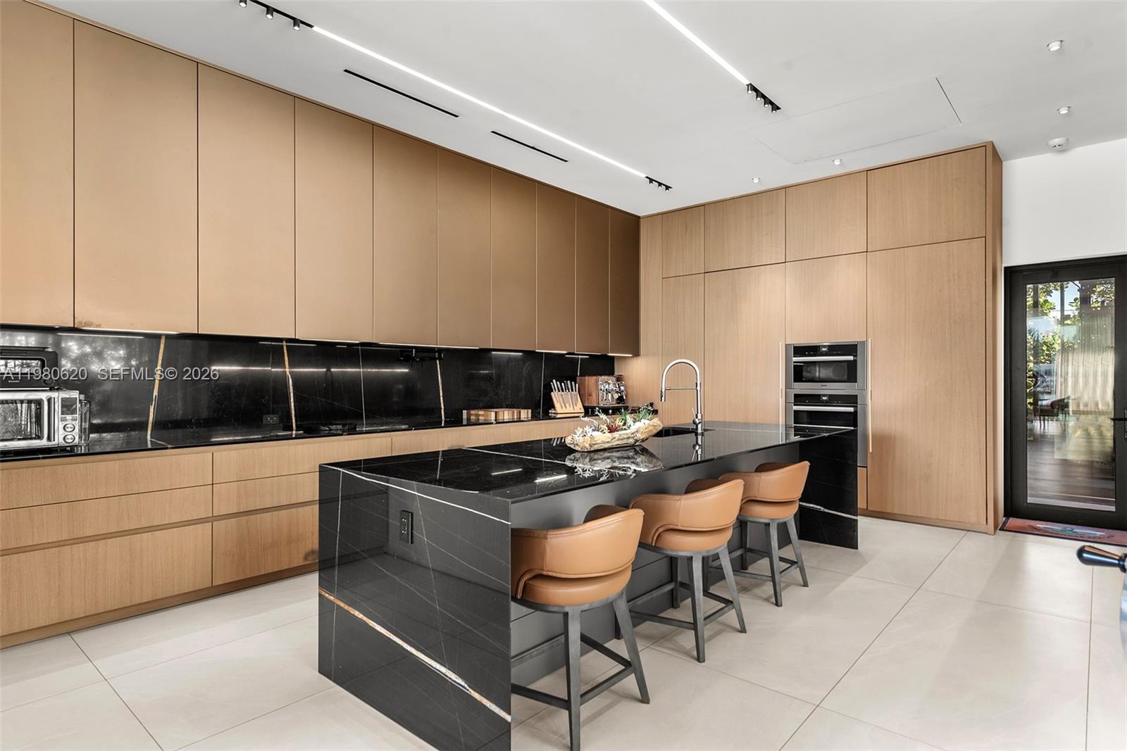 310 S Hibiscus Dr Miami Beach, FL 33139