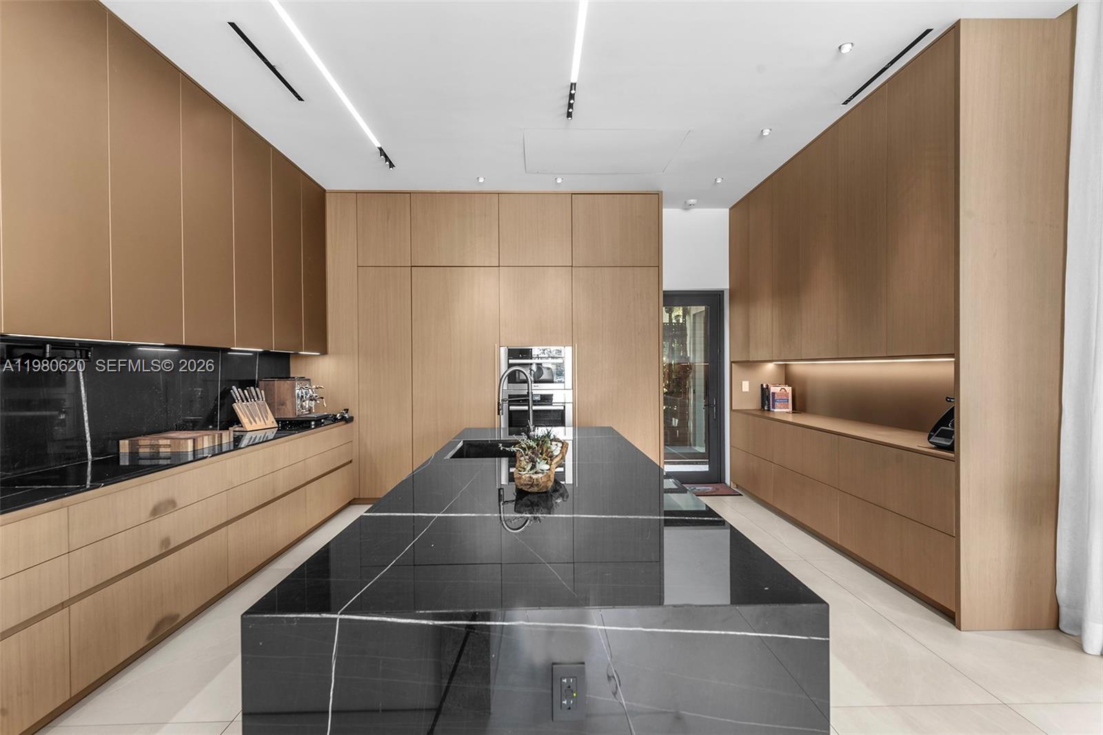 310 S Hibiscus Dr Miami Beach, FL 33139