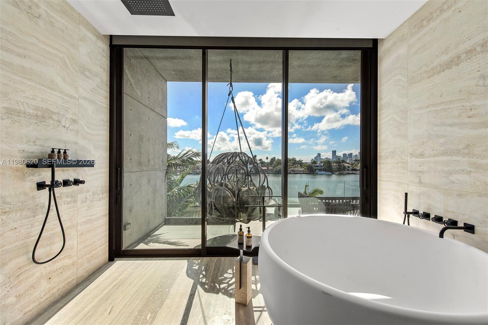 310 S Hibiscus Dr Miami Beach, FL 33139