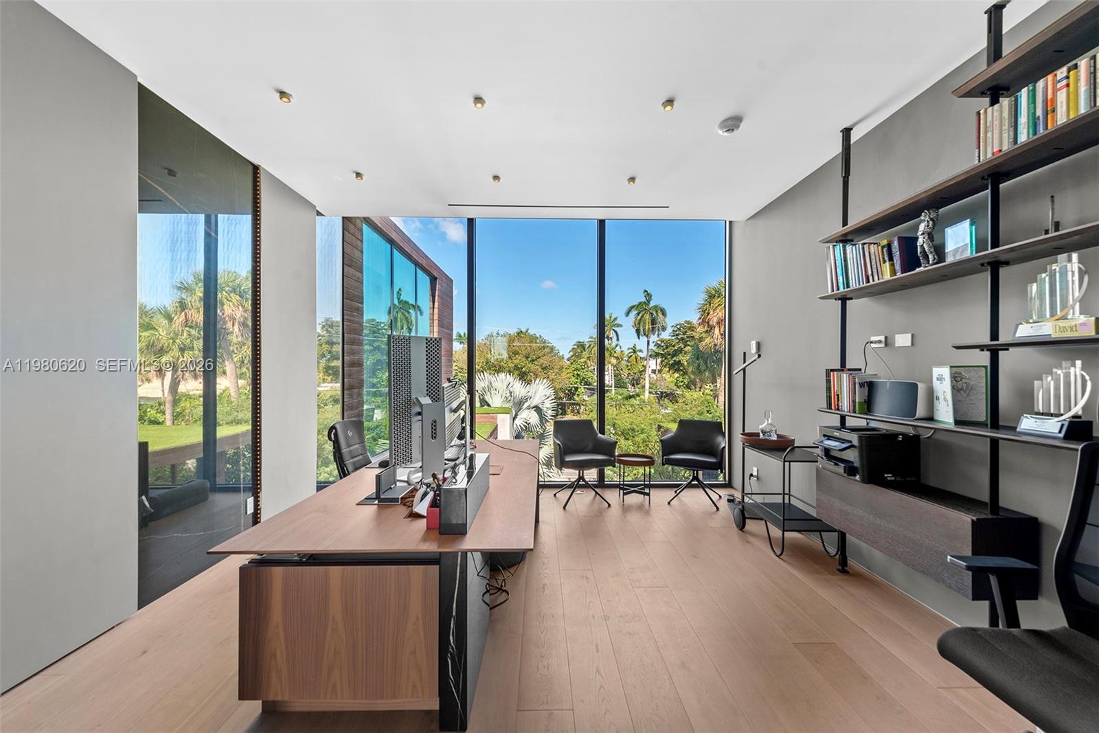 310 S Hibiscus Dr Miami Beach, FL 33139