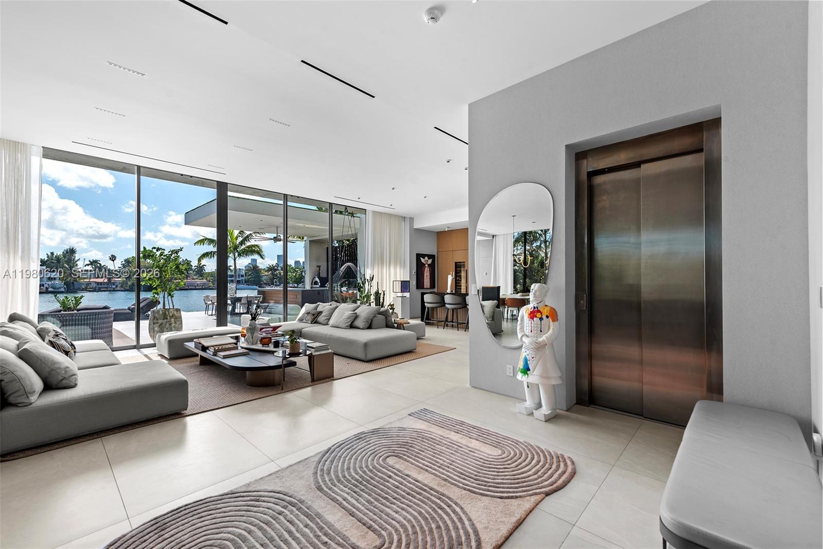 310 S Hibiscus Dr Miami Beach, FL 33139