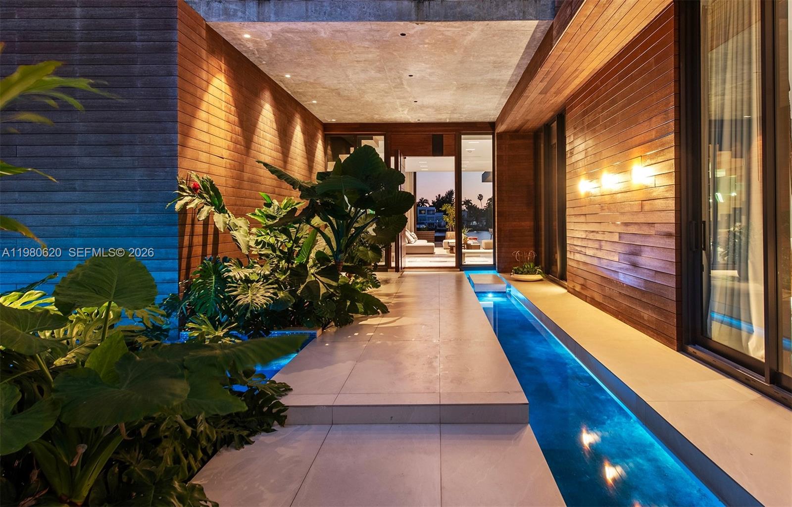 310 S Hibiscus Dr Miami Beach, FL 33139