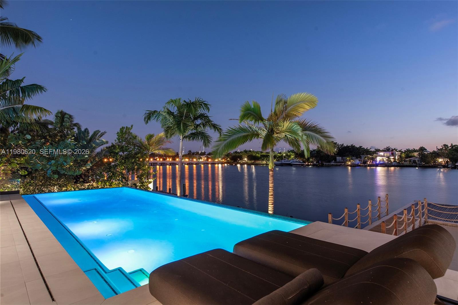 310 S Hibiscus Dr Miami Beach, FL 33139