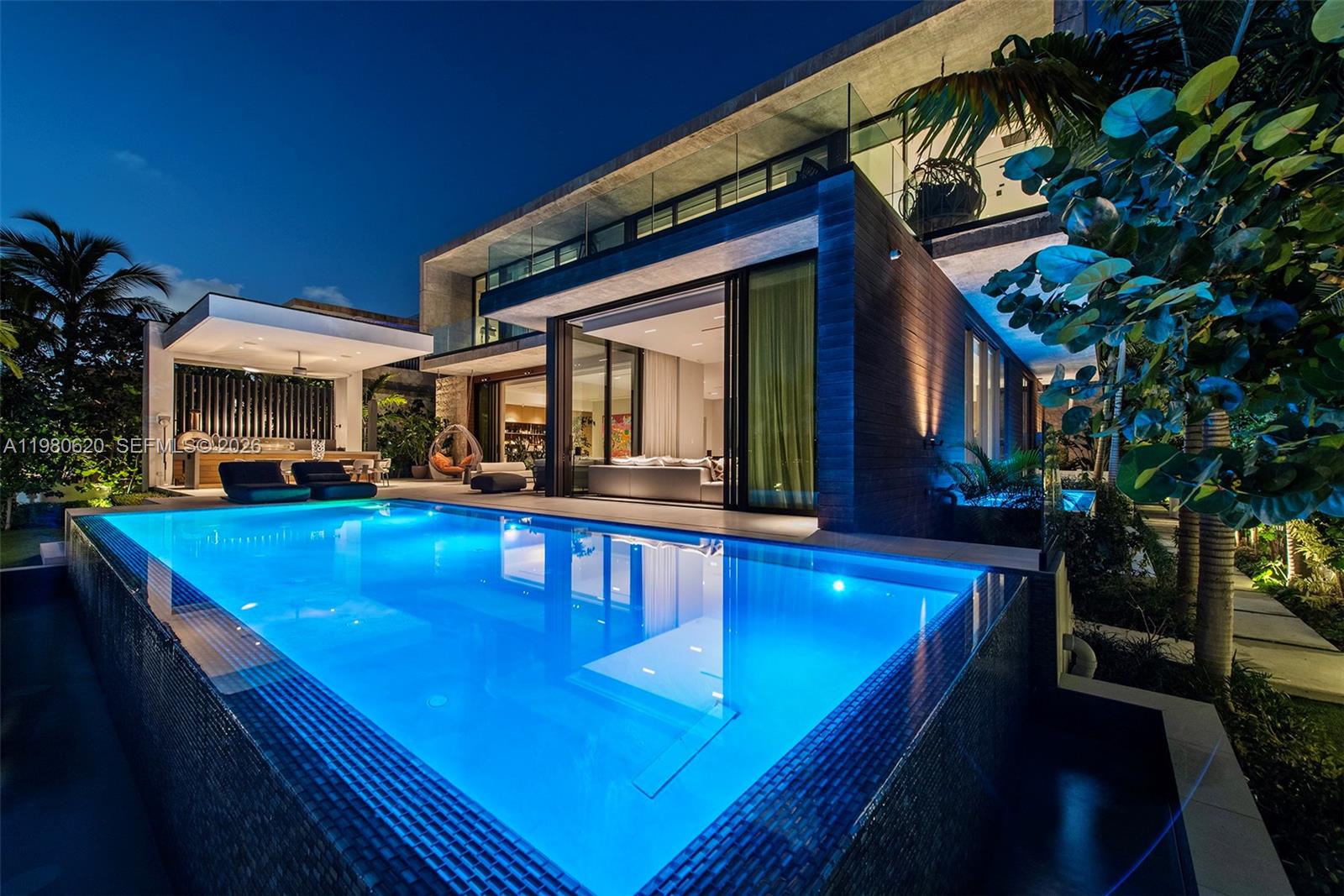 310 S Hibiscus Dr Miami Beach, FL 33139