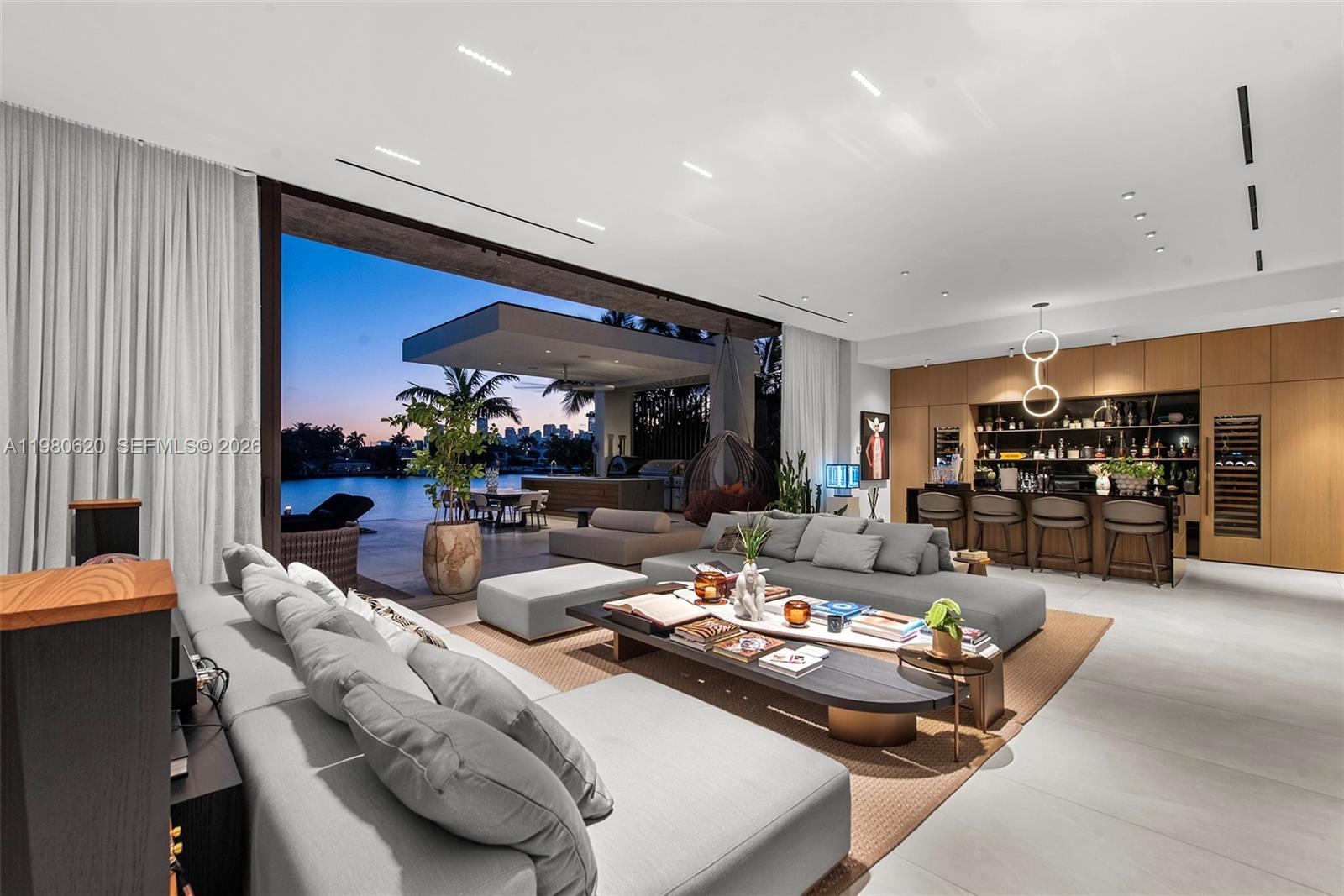 310 S Hibiscus Dr Miami Beach, FL 33139