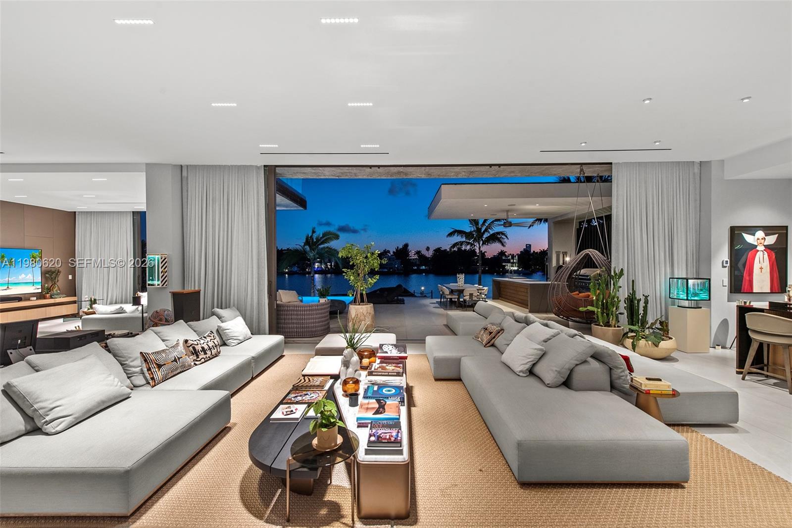 310 S Hibiscus Dr Miami Beach, FL 33139