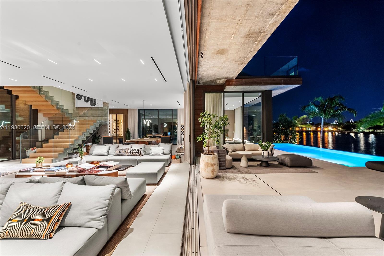 310 S Hibiscus Dr Miami Beach, FL 33139