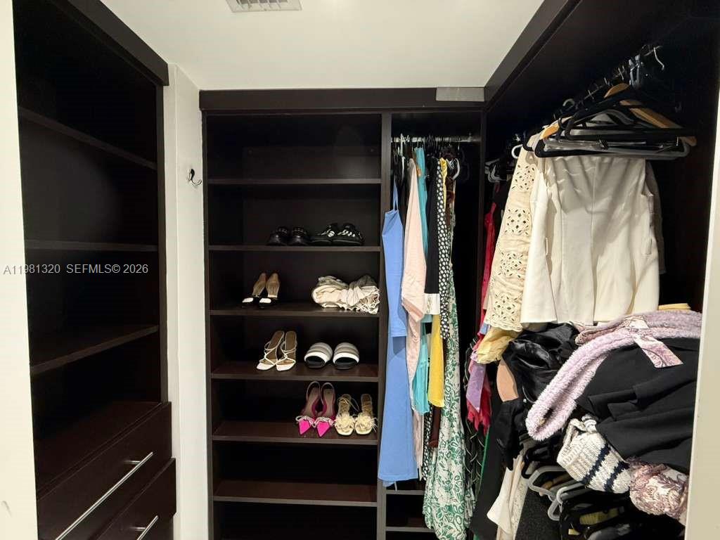 41 SE 5th St #1903 Miami, FL 33131