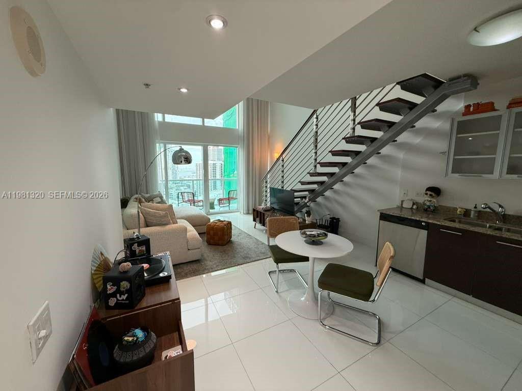 41 SE 5th St #1903 Miami, FL 33131