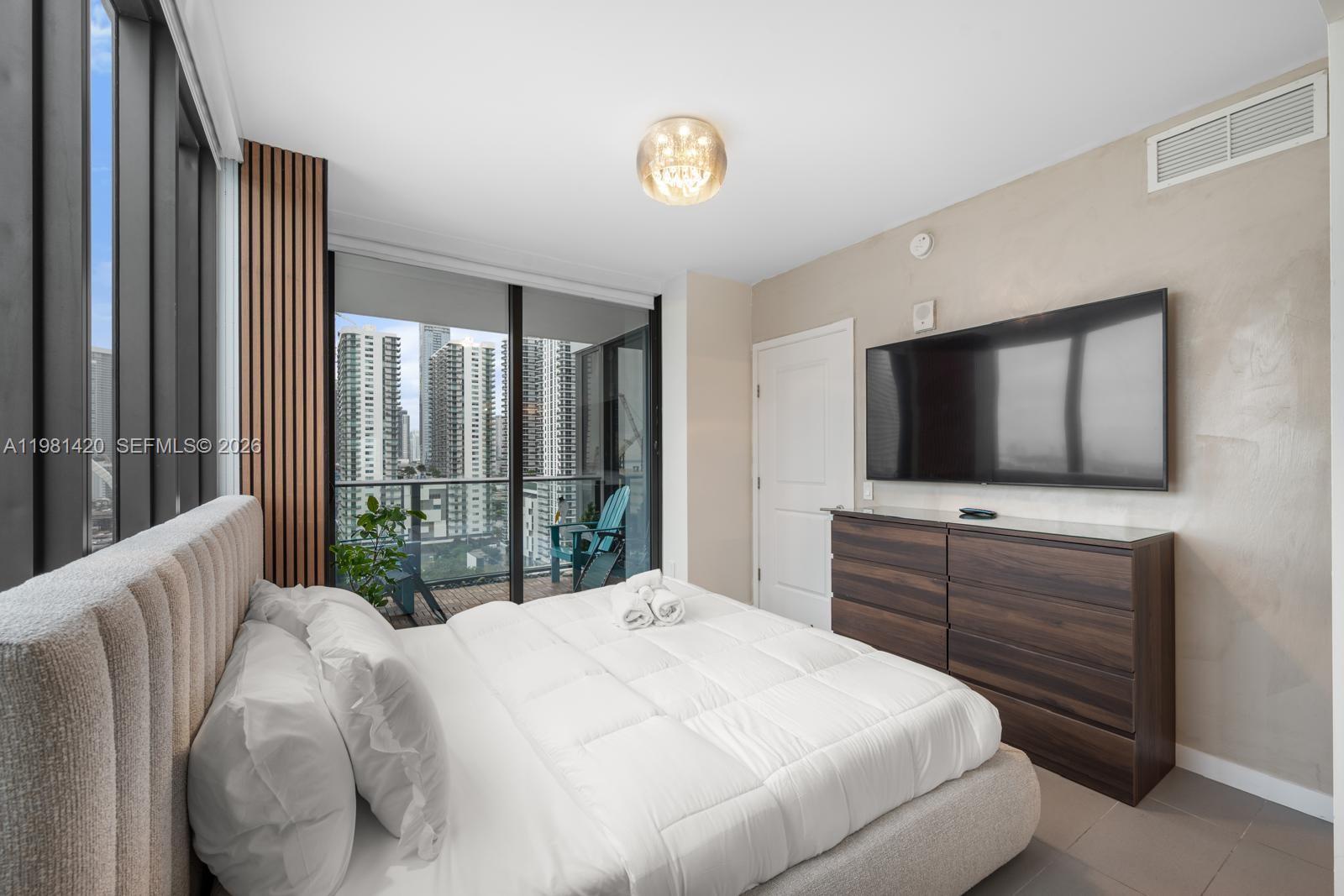 1600 NE 1st Ave #1406 Miami, FL 33132