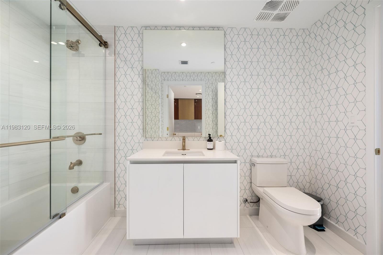 2678 Tigertail Ave #1705 Miami, FL 33133