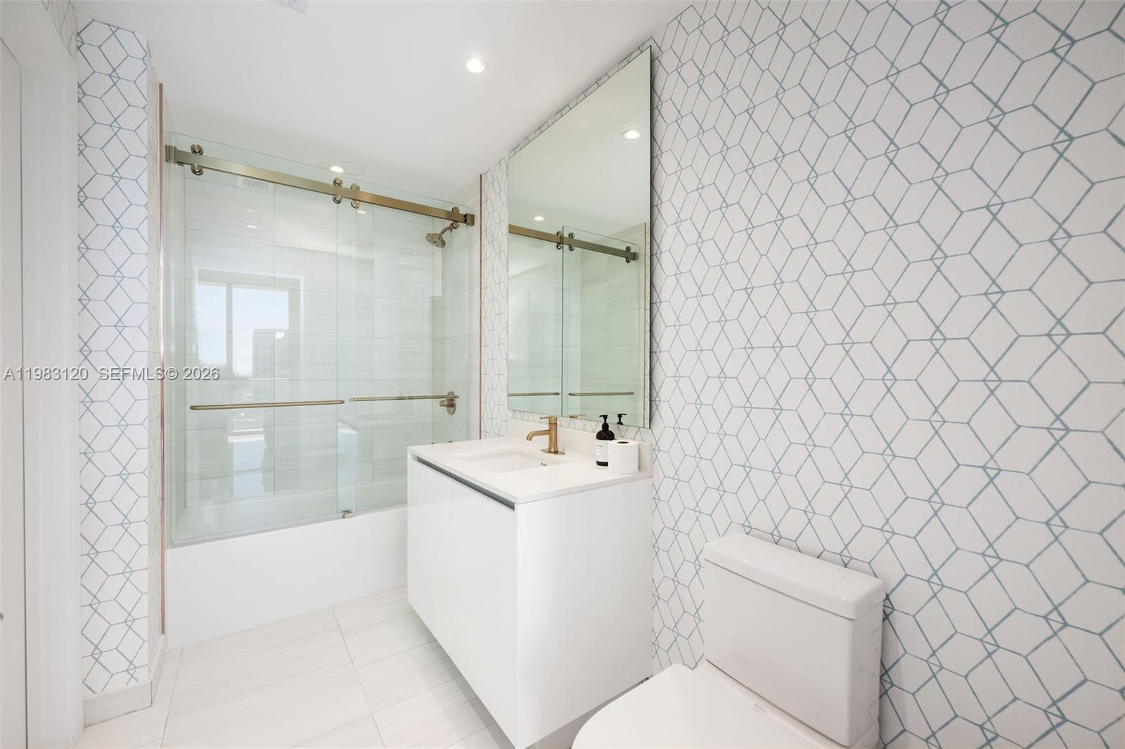 2678 Tigertail Ave #1705 Miami, FL 33133