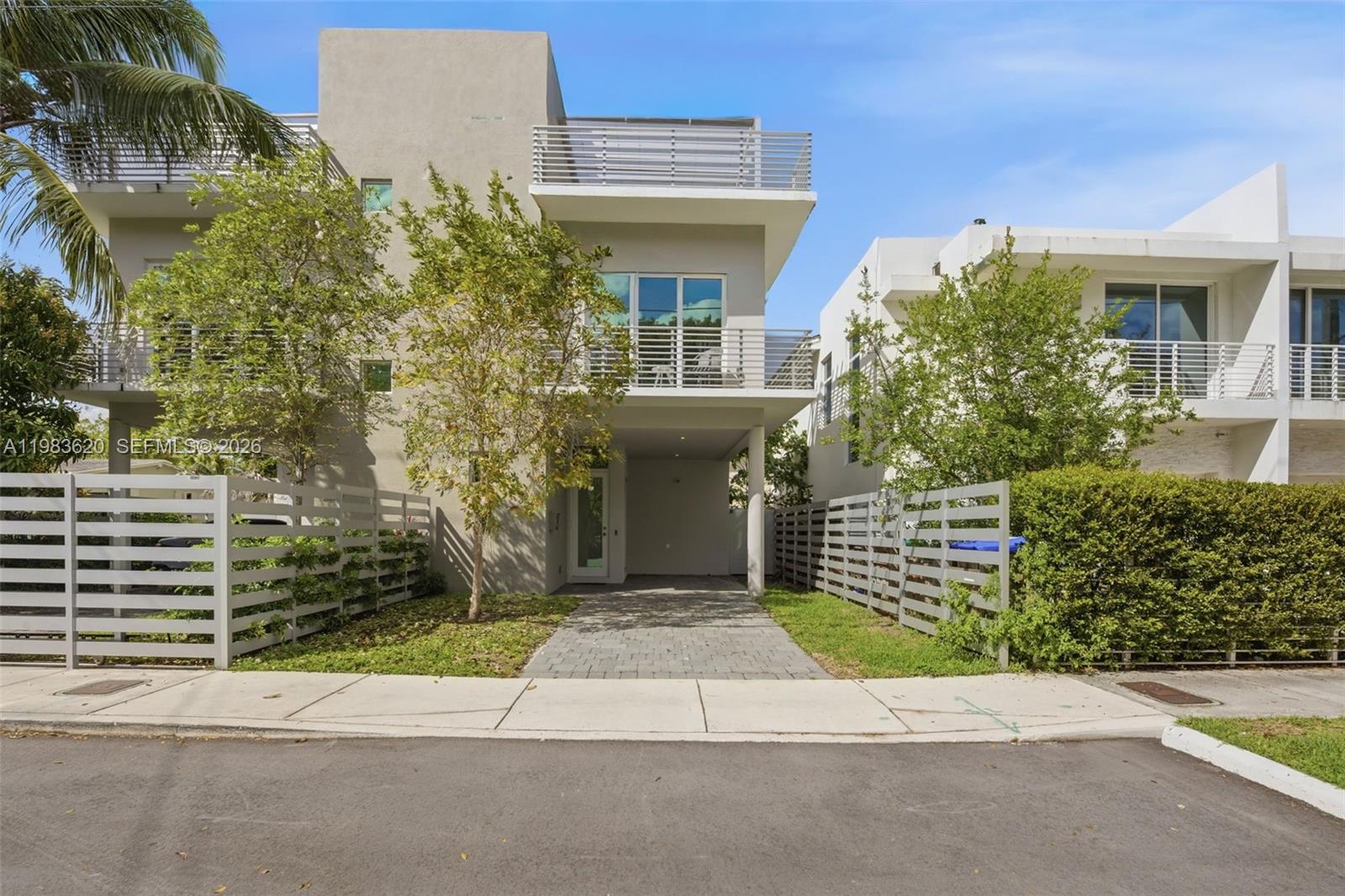 3525 Day Ave Miami, FL 33133