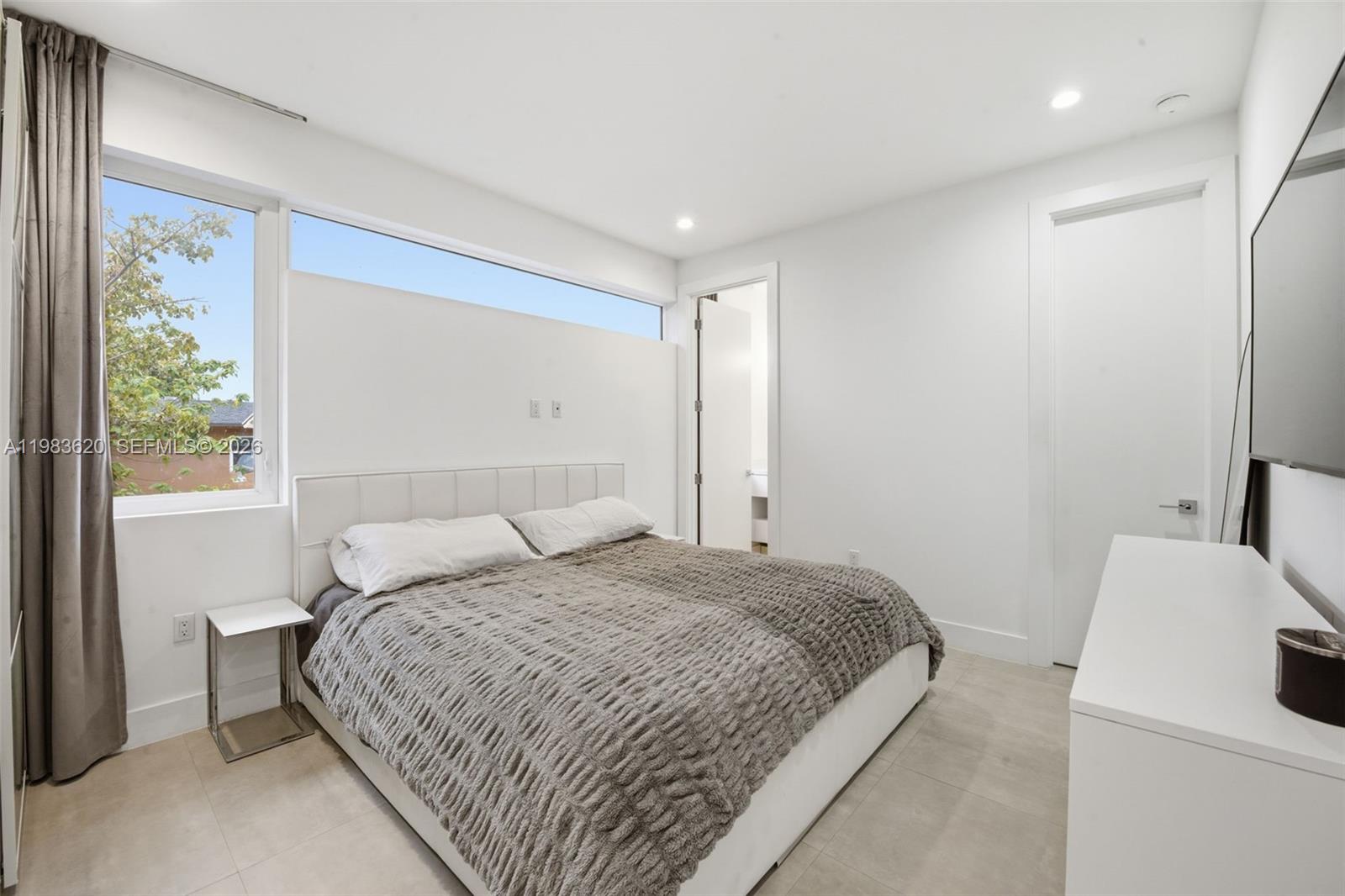 3525 Day Ave Miami, FL 33133