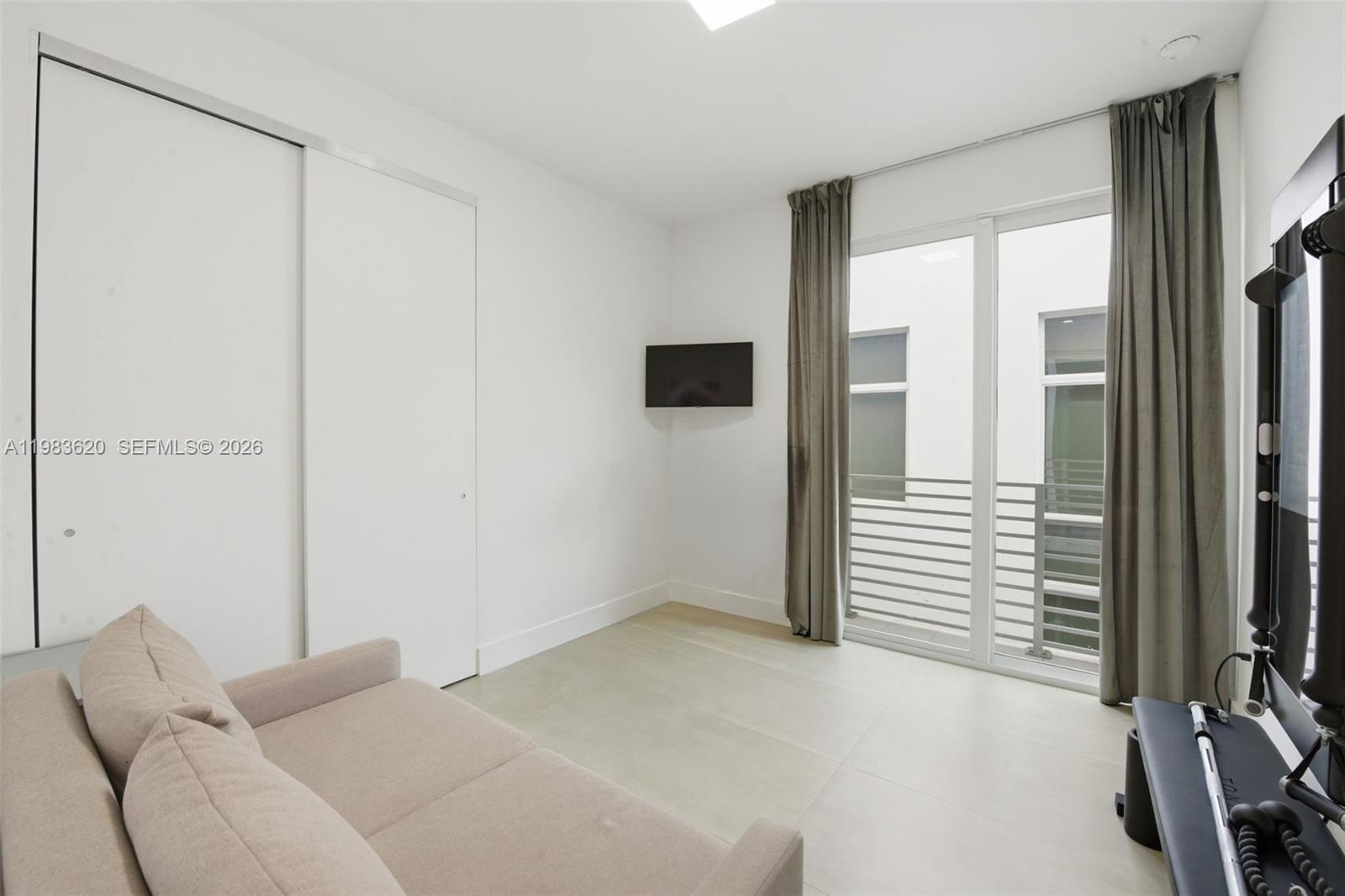 3525 Day Ave Miami, FL 33133