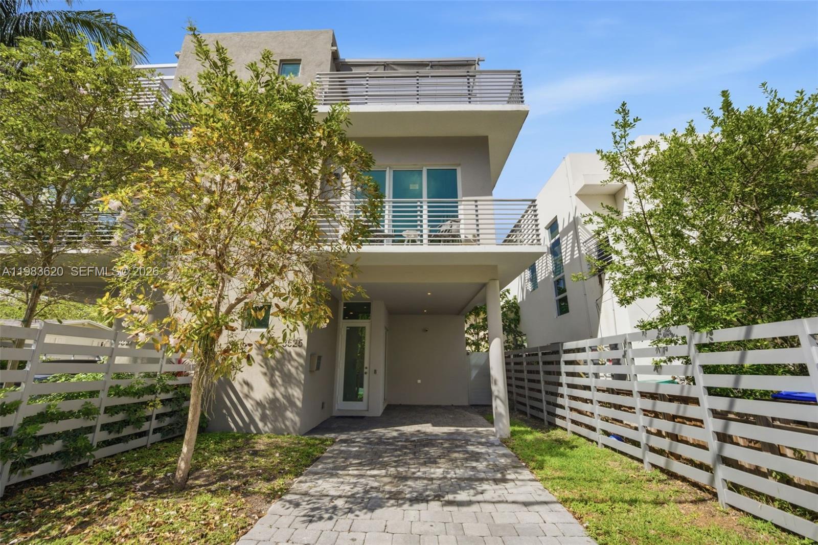 3525 Day Ave Miami, FL 33133