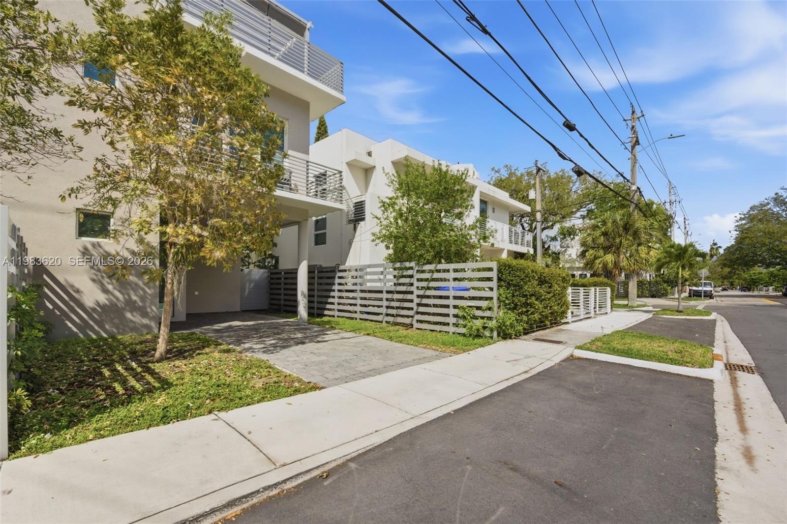 3525 Day Ave Miami, FL 33133