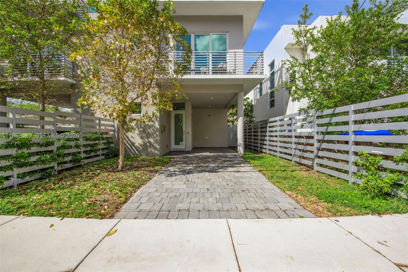 3525 Day Ave Miami, FL 33133