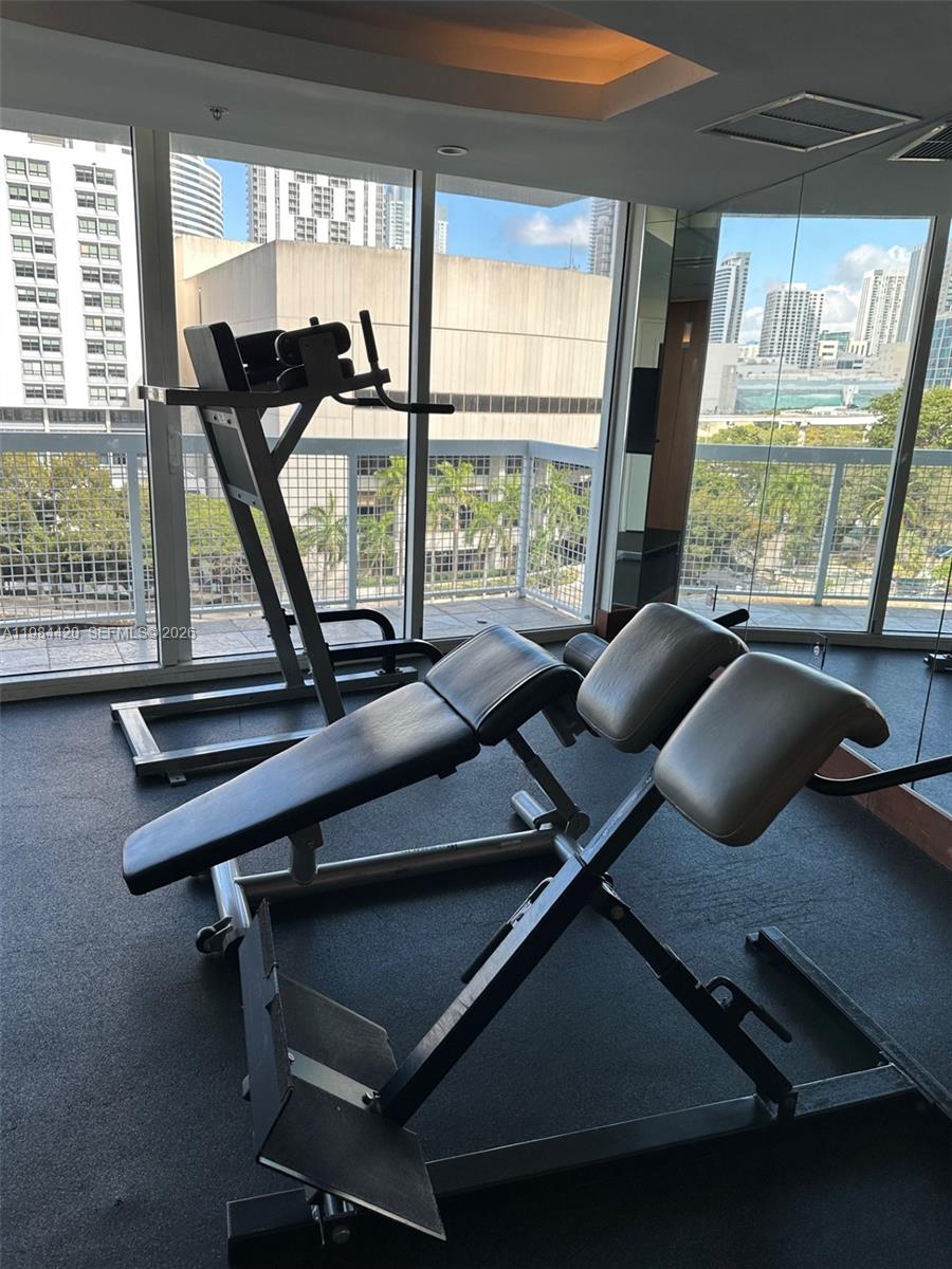 31 SE 5th St #3916 Miami, FL 33131