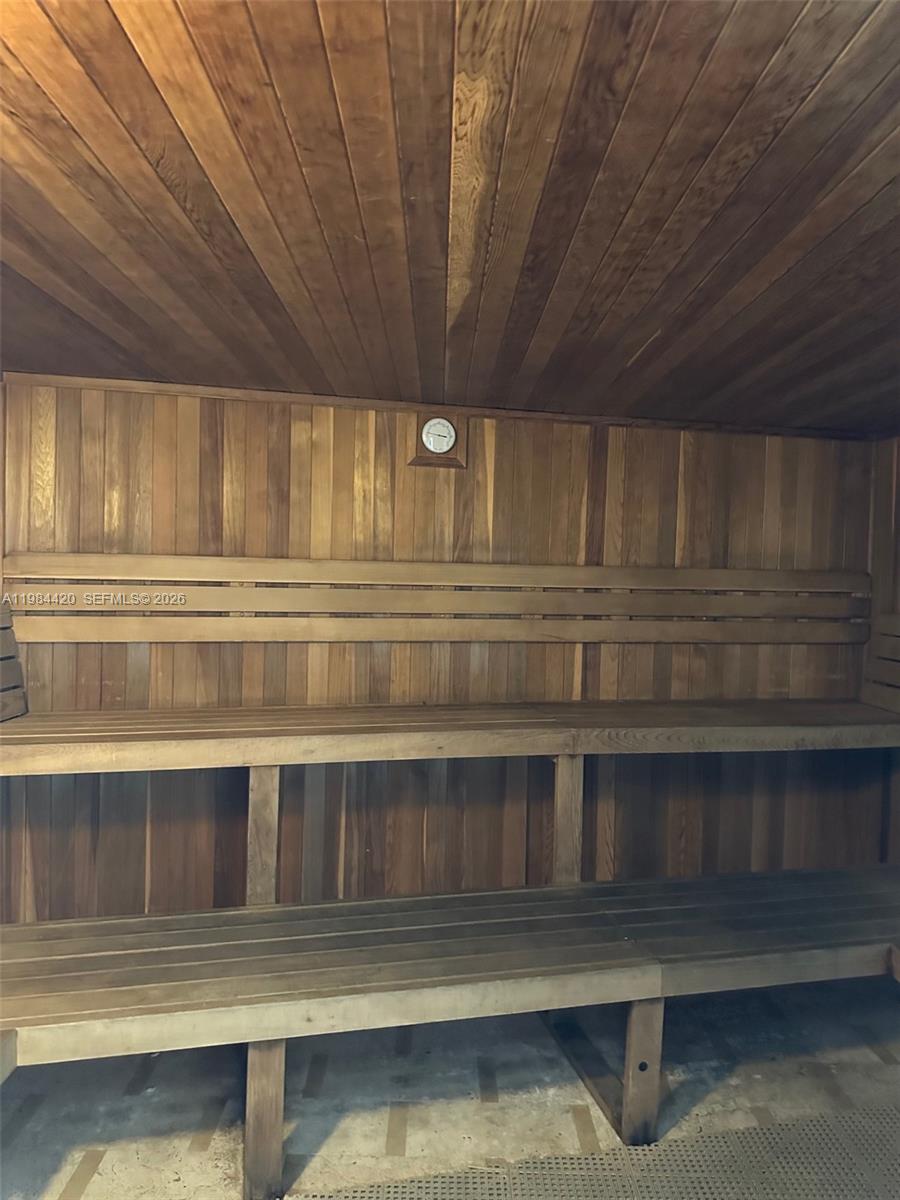 31 SE 5th St #3916 Miami, FL 33131