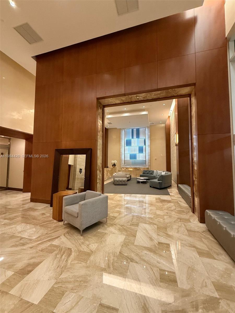 31 SE 5th St #3916 Miami, FL 33131