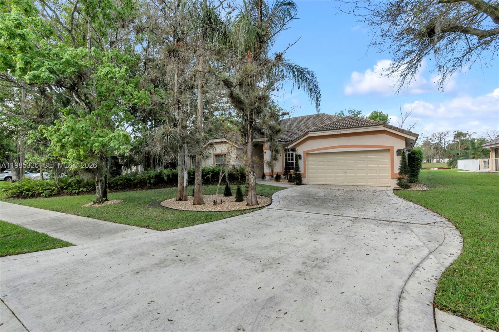 4927 NW 67th Ave Lauderhill, FL 33319