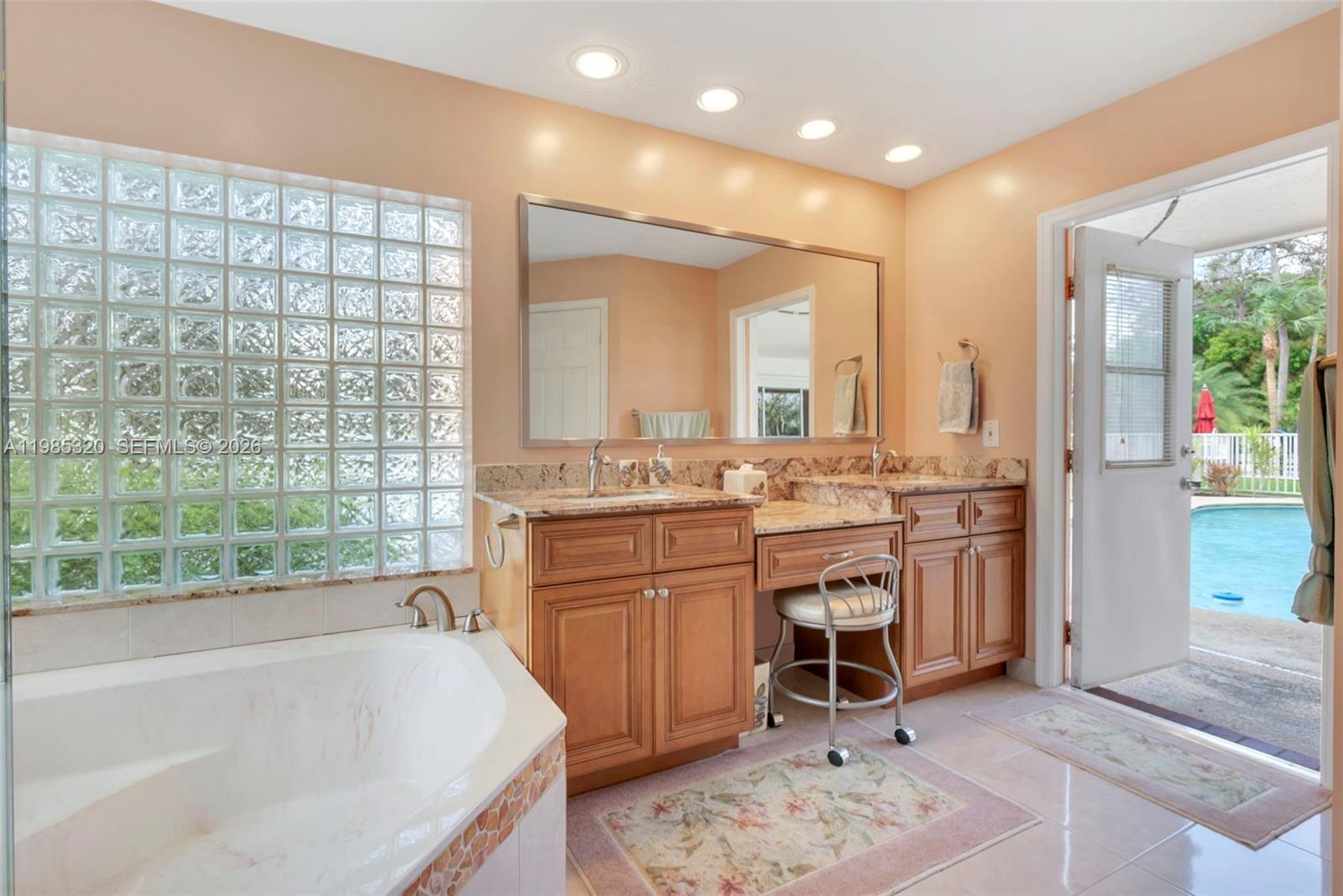 4927 NW 67th Ave Lauderhill, FL 33319