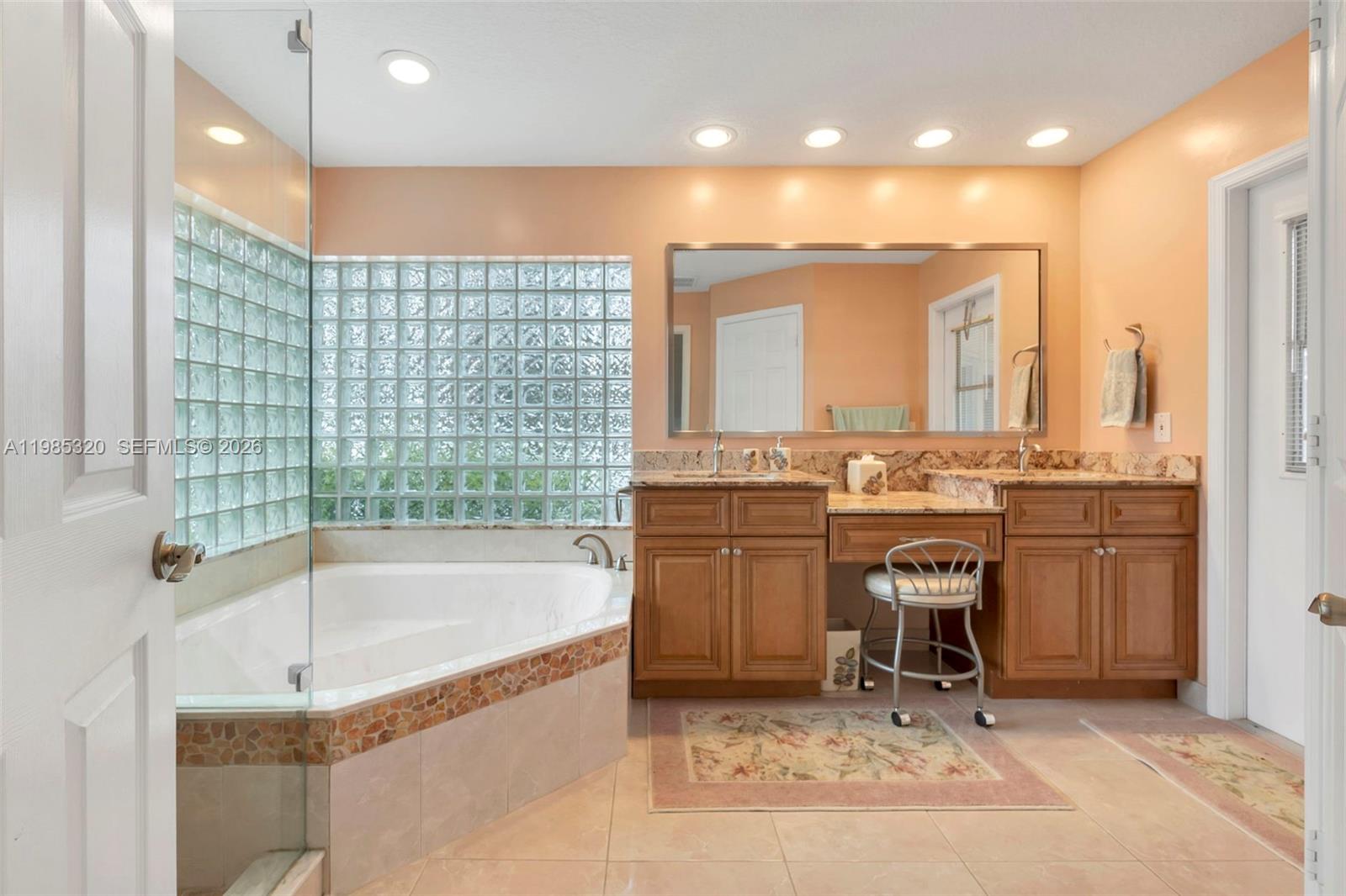 4927 NW 67th Ave Lauderhill, FL 33319