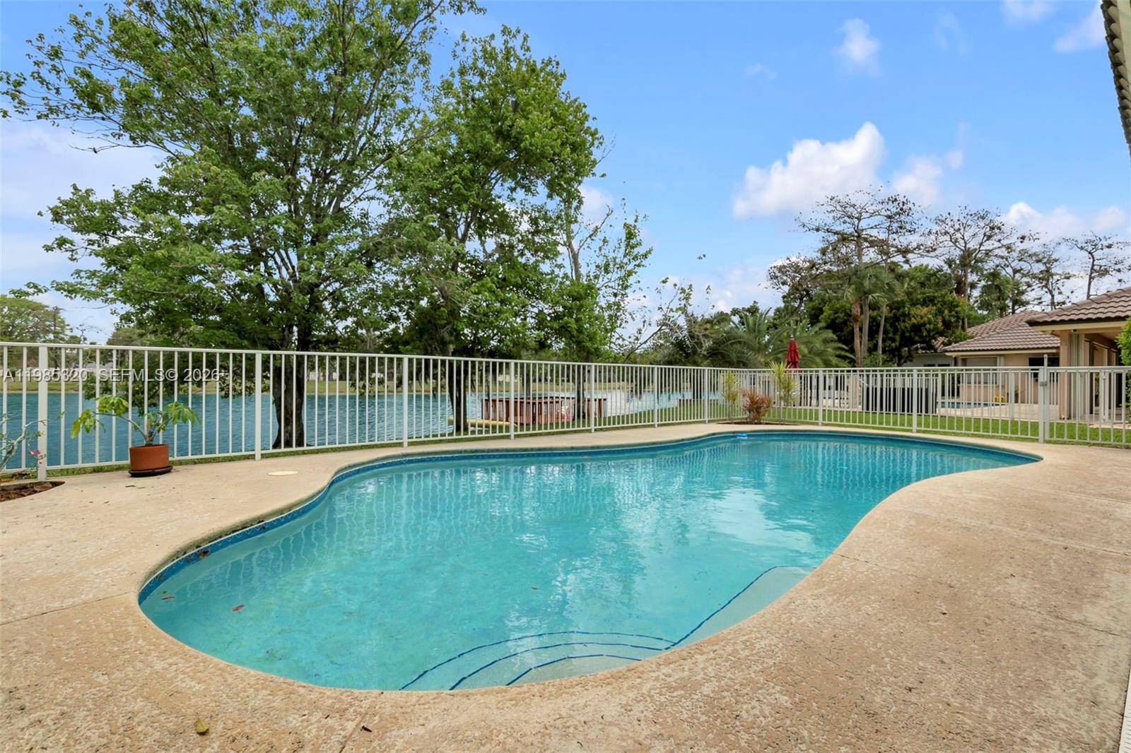 4927 NW 67th Ave Lauderhill, FL 33319