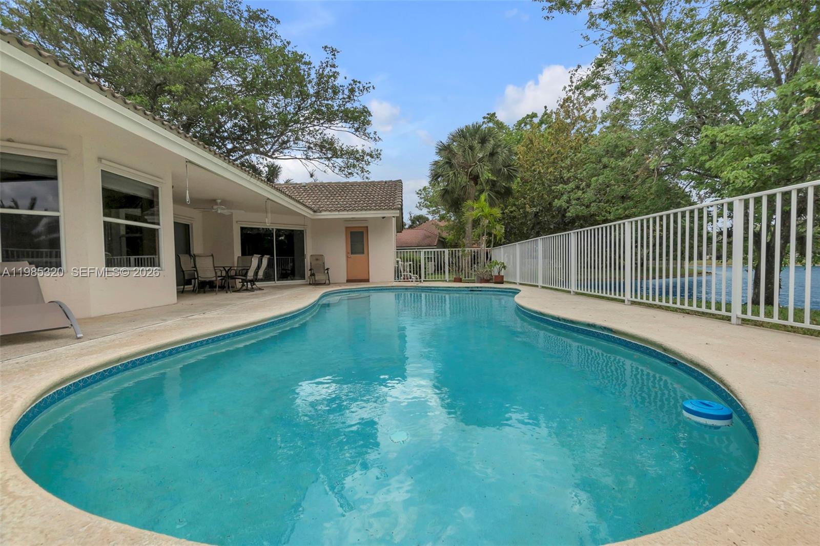 4927 NW 67th Ave Lauderhill, FL 33319