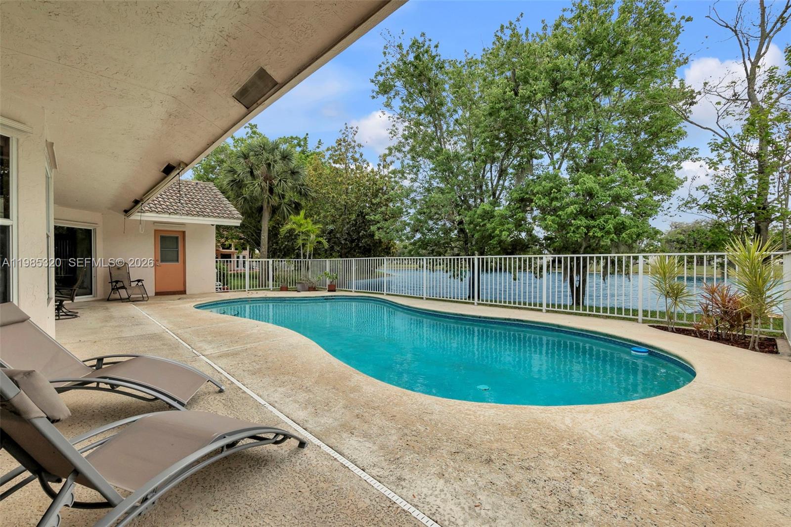 4927 NW 67th Ave Lauderhill, FL 33319