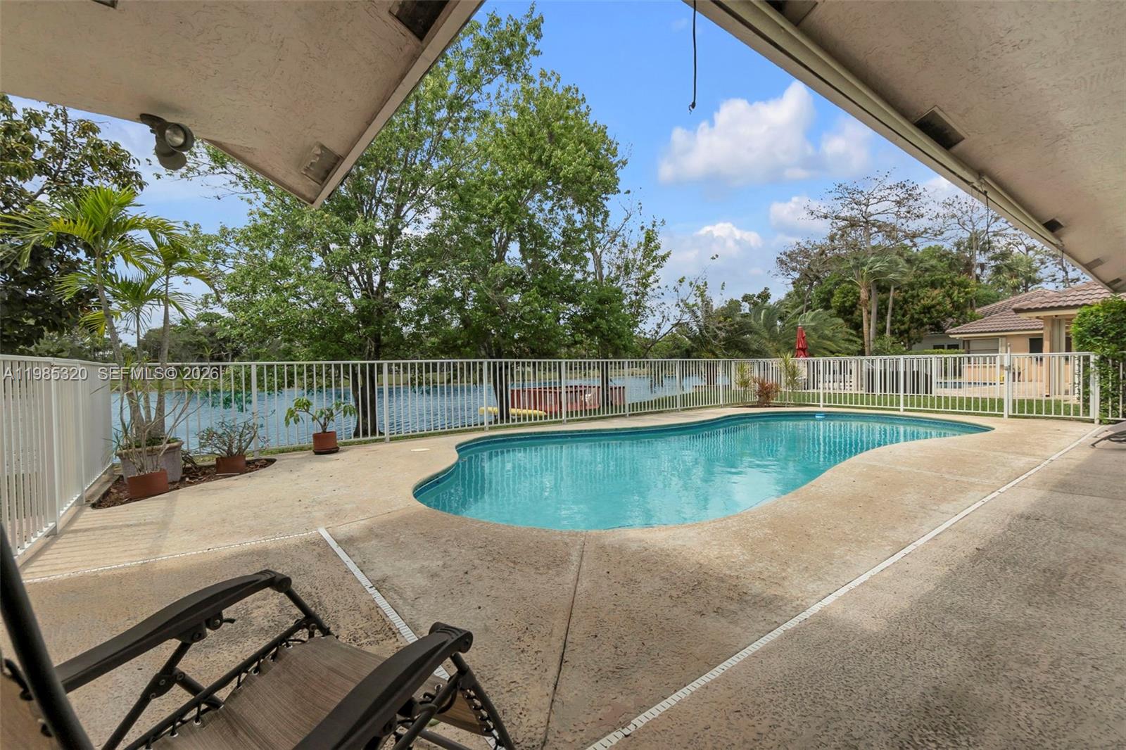 4927 NW 67th Ave Lauderhill, FL 33319