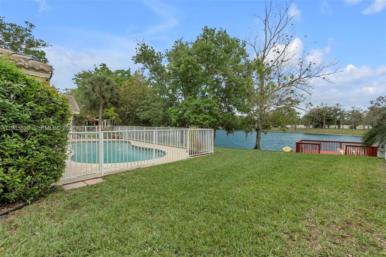 4927 NW 67th Ave Lauderhill, FL 33319