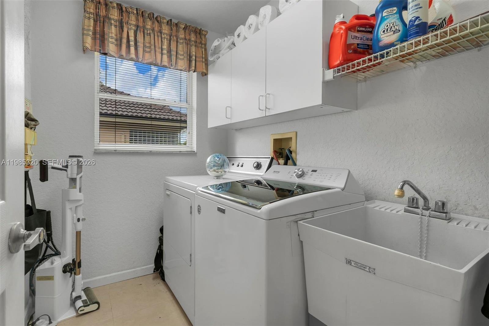 4927 NW 67th Ave Lauderhill, FL 33319