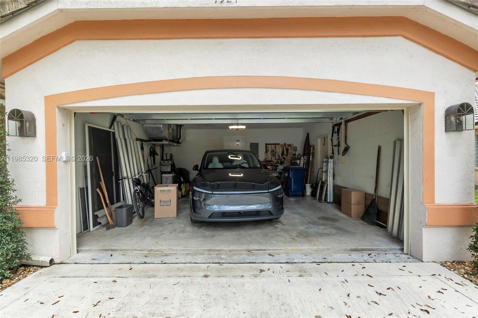 4927 NW 67th Ave Lauderhill, FL 33319