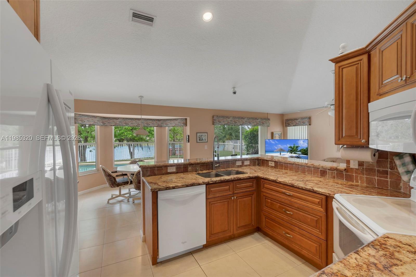 4927 NW 67th Ave Lauderhill, FL 33319