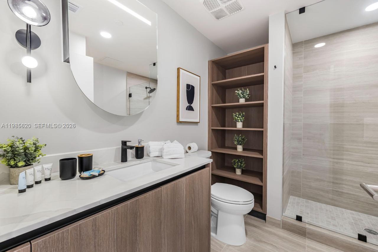 580 72nd St #613 Miami Beach, FL 33141