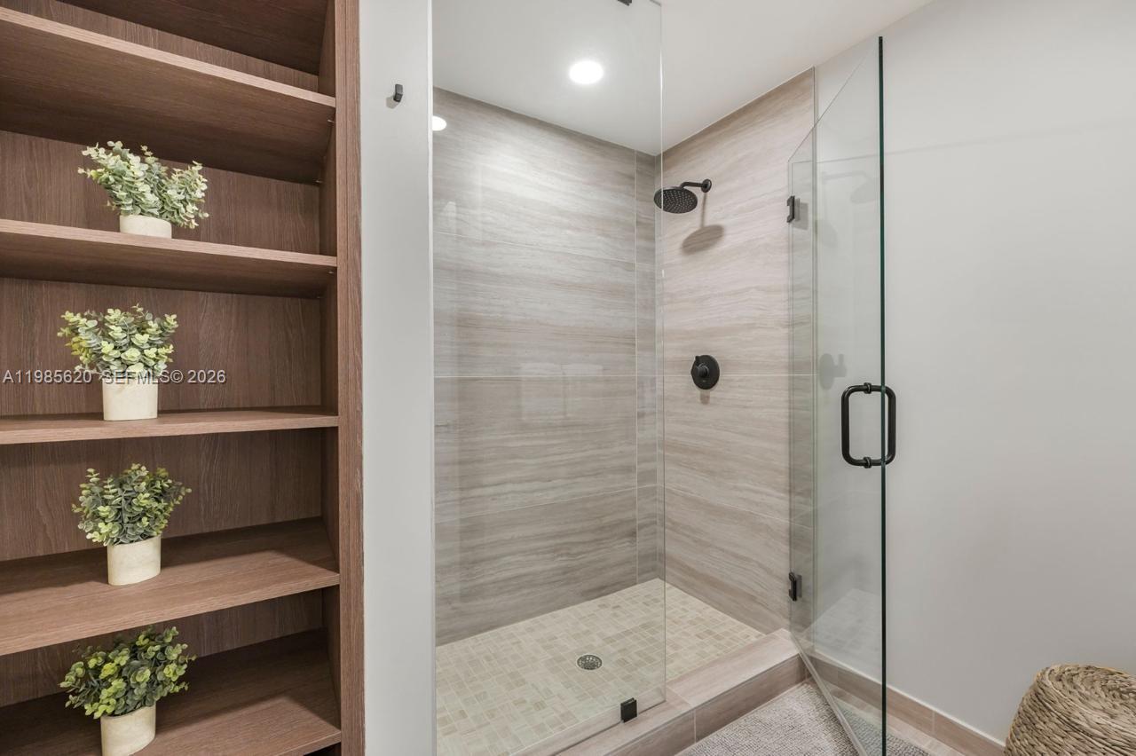 580 72nd St #613 Miami Beach, FL 33141