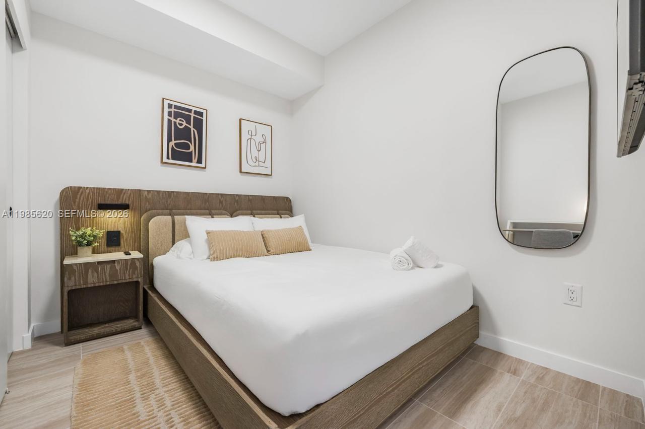 580 72nd St #613 Miami Beach, FL 33141