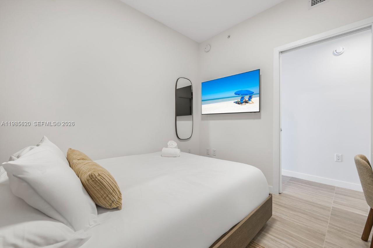 580 72nd St #613 Miami Beach, FL 33141