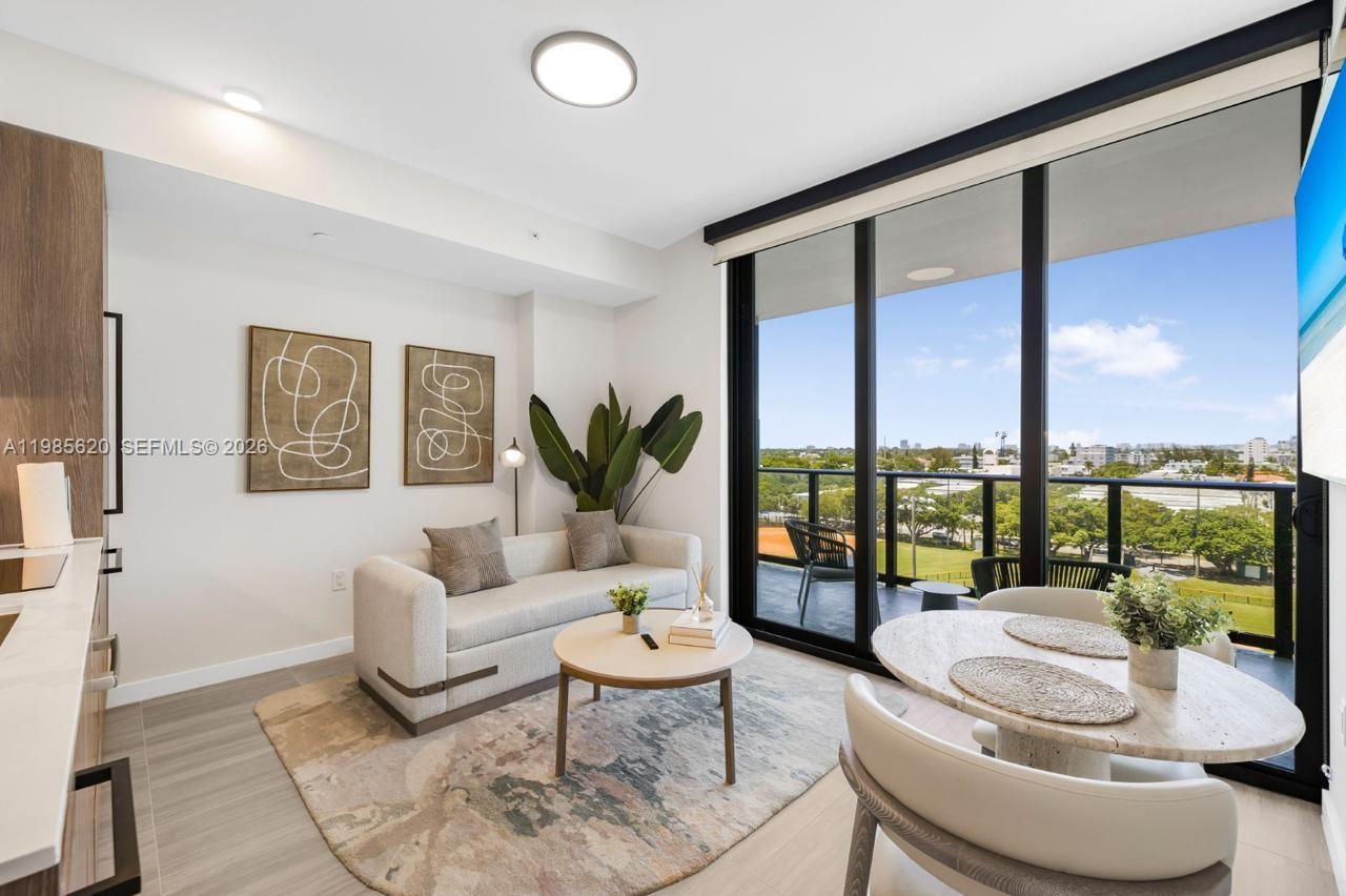 580 72nd St #613 Miami Beach, FL 33141