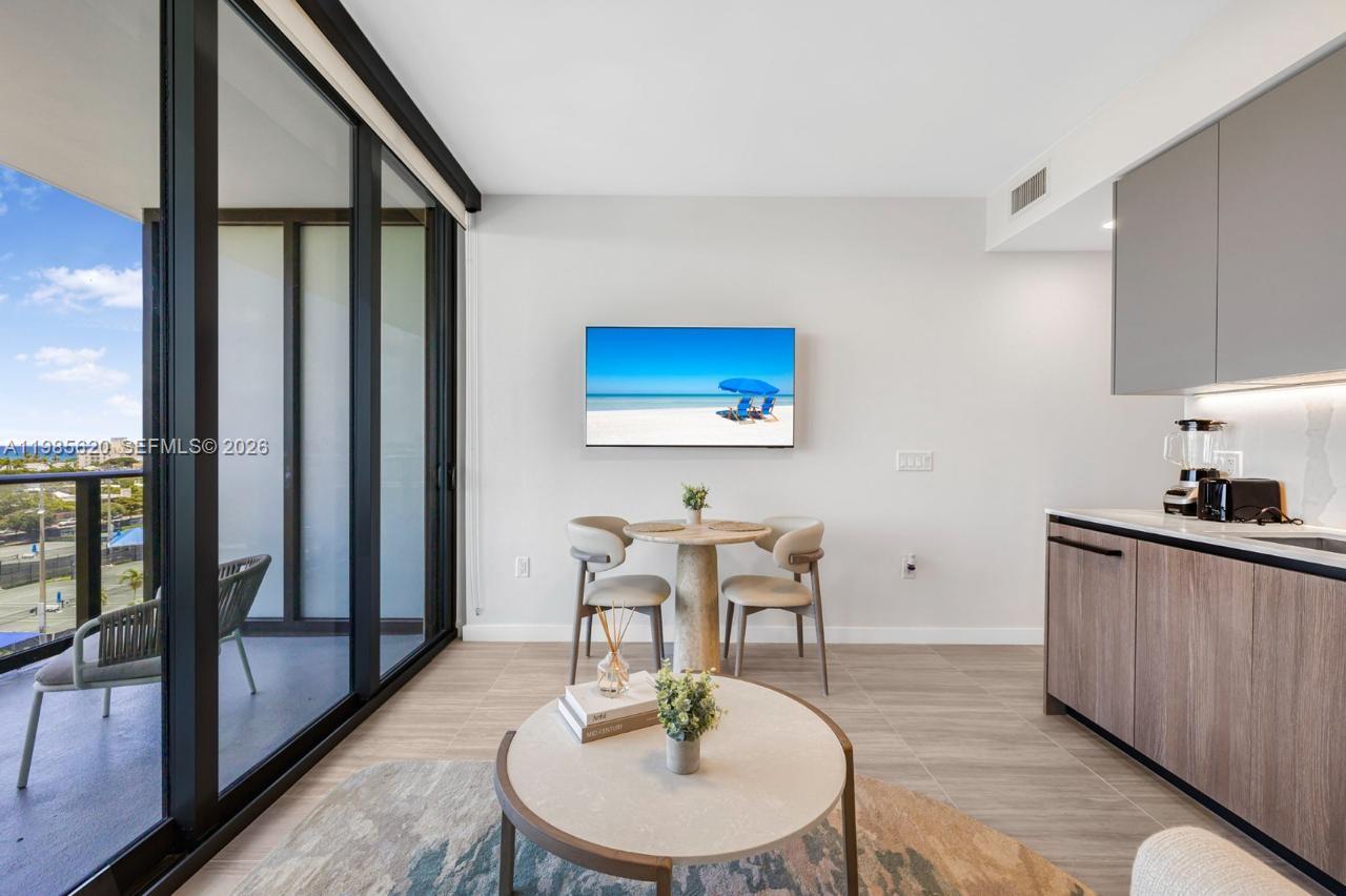 580 72nd St #613 Miami Beach, FL 33141