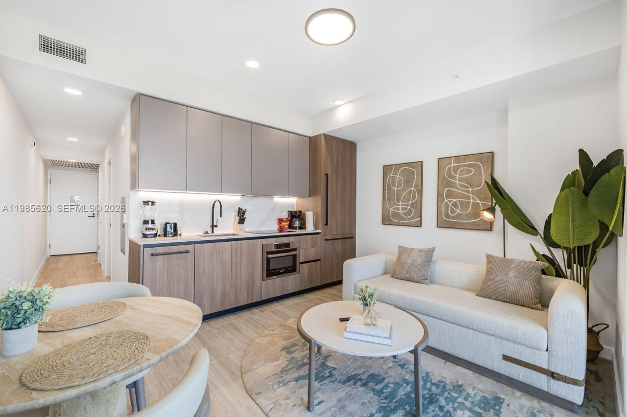 580 72nd St #613 Miami Beach, FL 33141