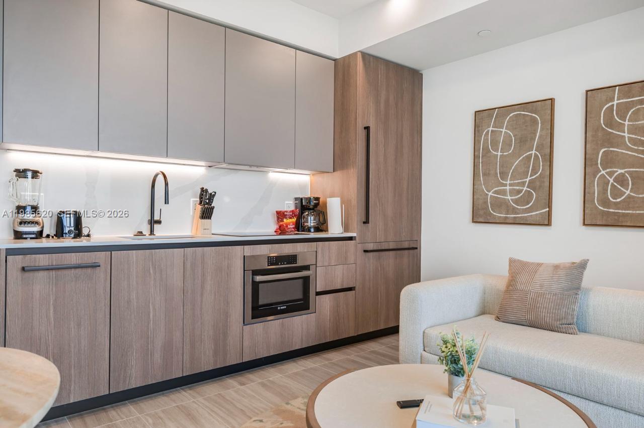 580 72nd St #613 Miami Beach, FL 33141